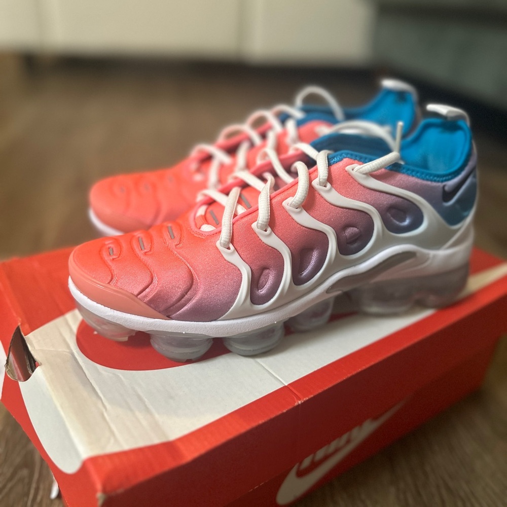Women’s Air Vapormax Plus - Lava Glow